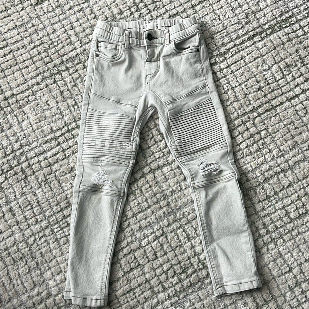 Distressed Grey Skinny Jeans